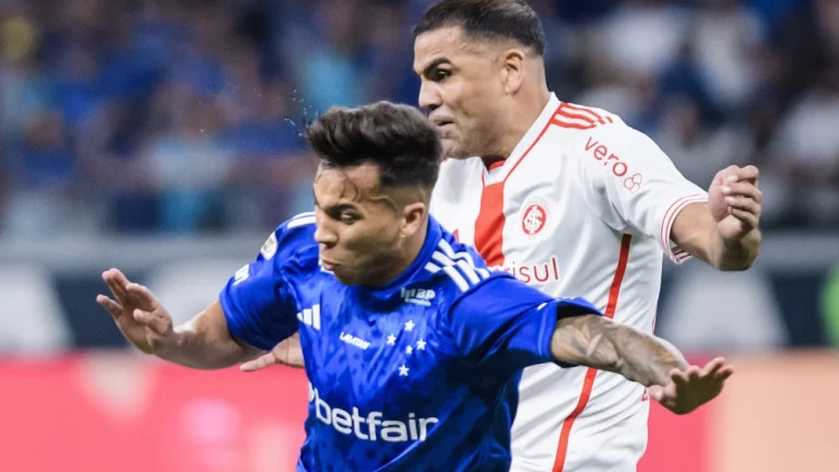 Cruzeiro empata com Inter em jogo atrasado e aumenta sequência sem vitórias no Brasileirão