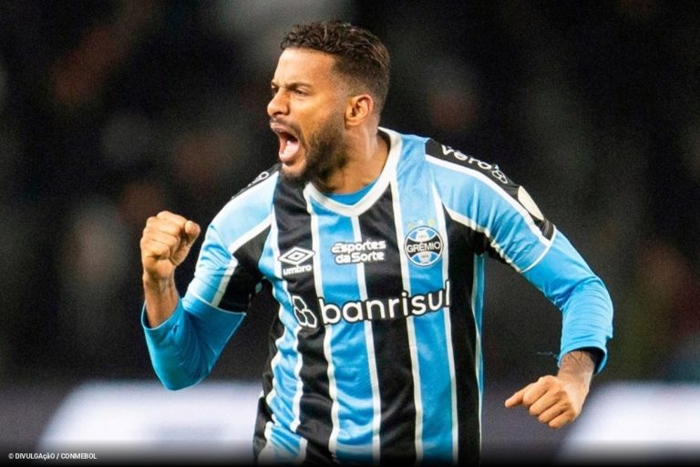 Reinaldo Brilha, Grêmio Vira Sobre o Flu e Sai em Vantagem na Libertadores