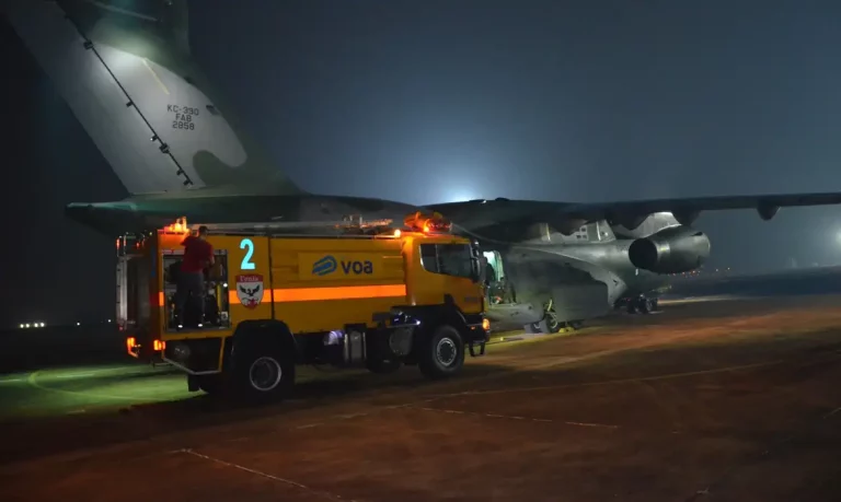 FAB cede avião para auxiliar no combate ao fogo no interior paulista